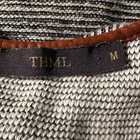 THML stitch fix button back blouse. Size medium. - Picture 7 of 7